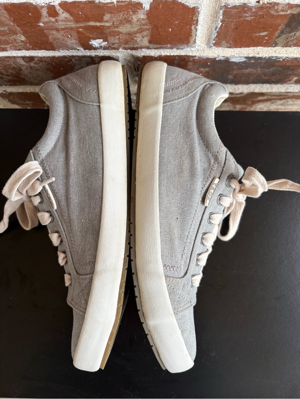 Taos Star Burst Comfort Canvas Sneakers Washed Gray Size 10 Wide FLAWED - Picture 10 of 14